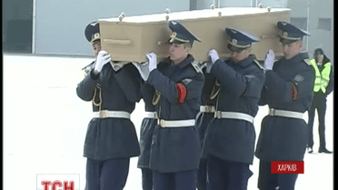 У Нідерланди доправили ще три контейнери з останками жертв авіакатастрофи Боїнга-777