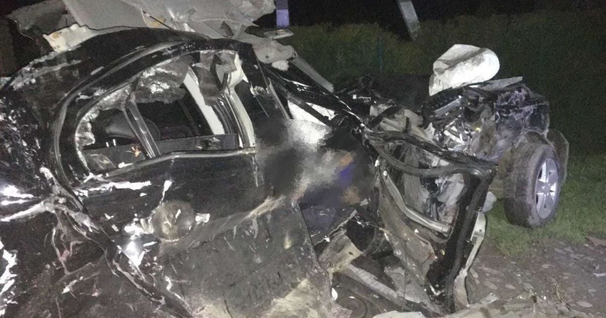 У Львівській області вантажівка розчавила Mitsubishi Lancer, загинули два 22-річних хлопці
