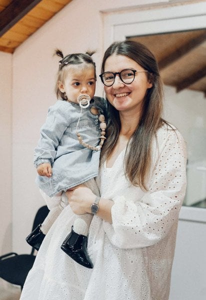 Врач Марина Скорейко со своей дочерью.