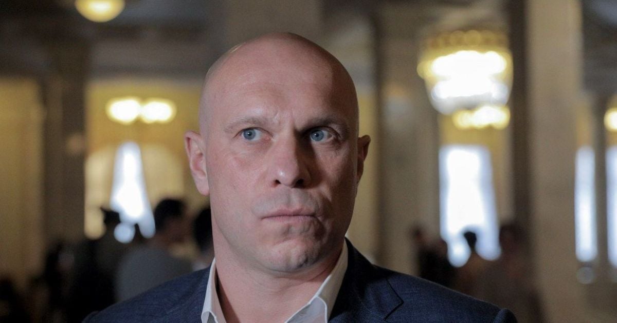 Зі скандалом і "охоронцями-студентами": Ілля Кива захистив дисертацію і став кандидатом наук
