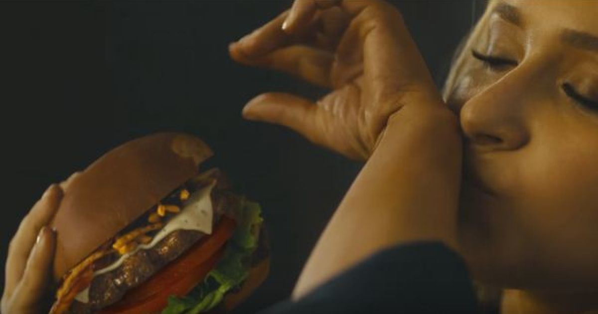 Панеттьери прорекламировала гамбургеры