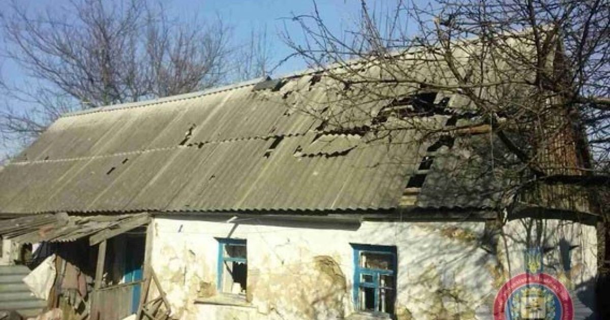 На Донбассе под артудар боевиков попали мирные жители: полностью сгорел автомобиль