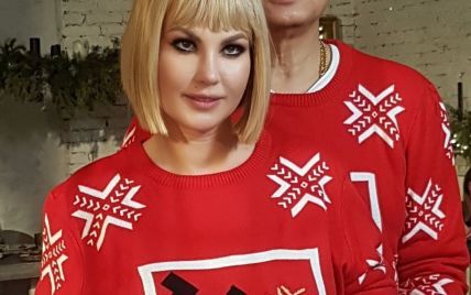 Обіймаючись і в новорічних светрах: Камалія опублікувала миле фото з чоловіком