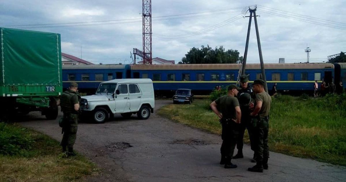 Активісти готують залізничну блокаду вантажів з Росії, МВС стягує Нацгвардію