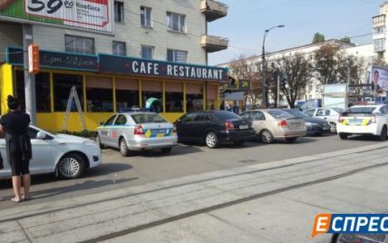 Стрілянина в кафе у центрі Києва: у постраждалого поранення паху та стегон