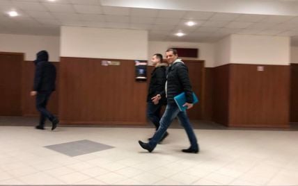 Сущенко перед судом показав рукою знак перемоги