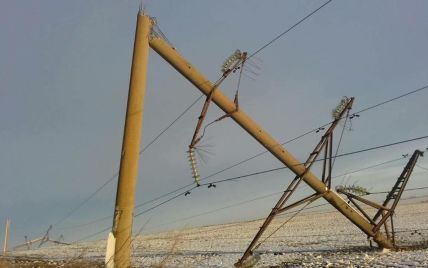 В Одесской области свыше двух десятков населенных пунктов остаются без света из-за непогоды