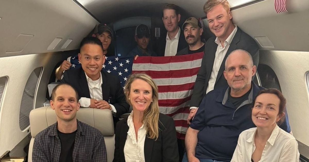 Звільнені з російського полону американці