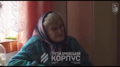Бабуся, яку бійці роботом врятували з-під обстрілів, зустрілася з онукою