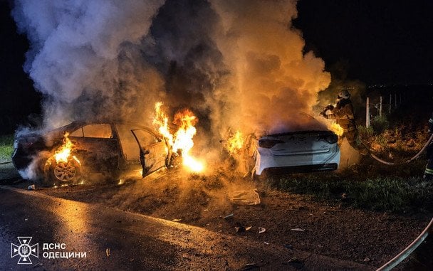 Біля Одеси внаслідок ДТП спалахнуло три автомобілі: що відомо про постраждалих (фото)