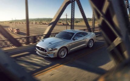 Ford официально представил обновленный спорткар Mustang