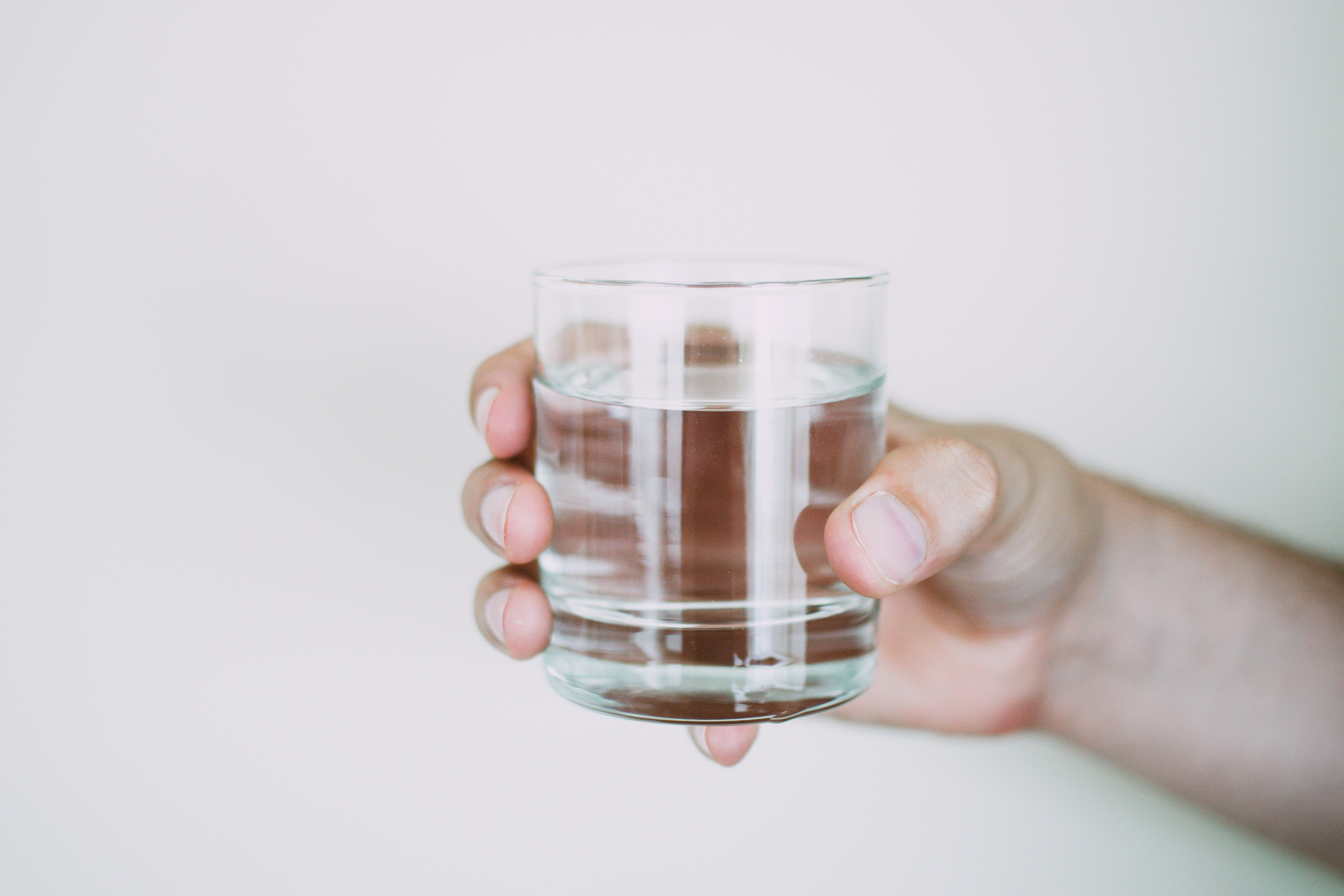 Як привчити себе пити воду перед кавою зранку / © Pexels