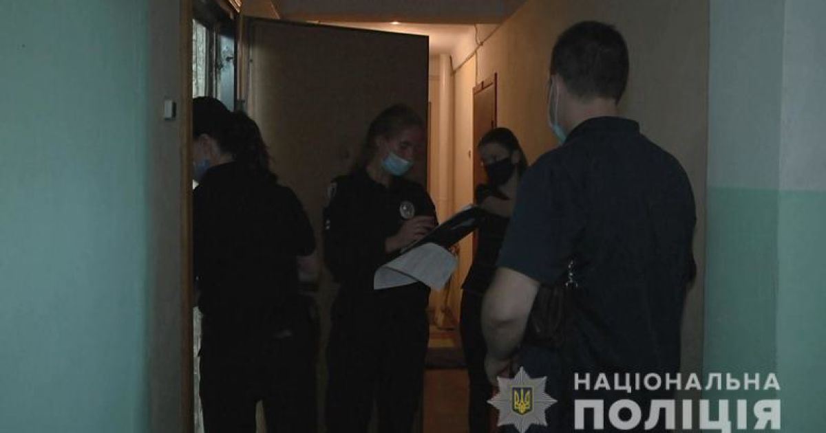 У Києві мати знайшла тіло 44-річного сина з численними ножовими пораненнями