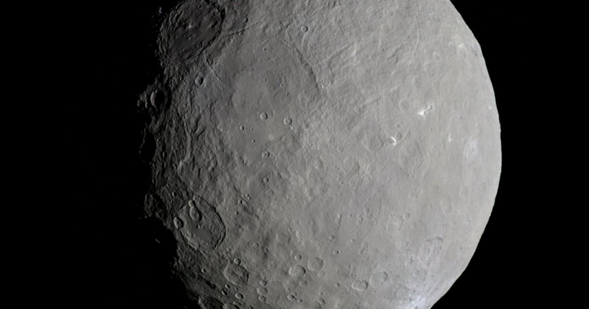 Карликовая планета имеет серый цвет / © NASA