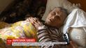 Кияни врятували 80-річну побиту бабцю, яка замерзала на вулиці біля метро