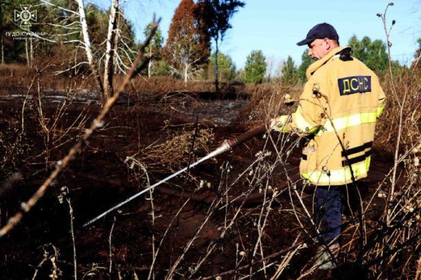 Вогнеборці працюють у надважких умовах / Фото: ДСНС у Київській області