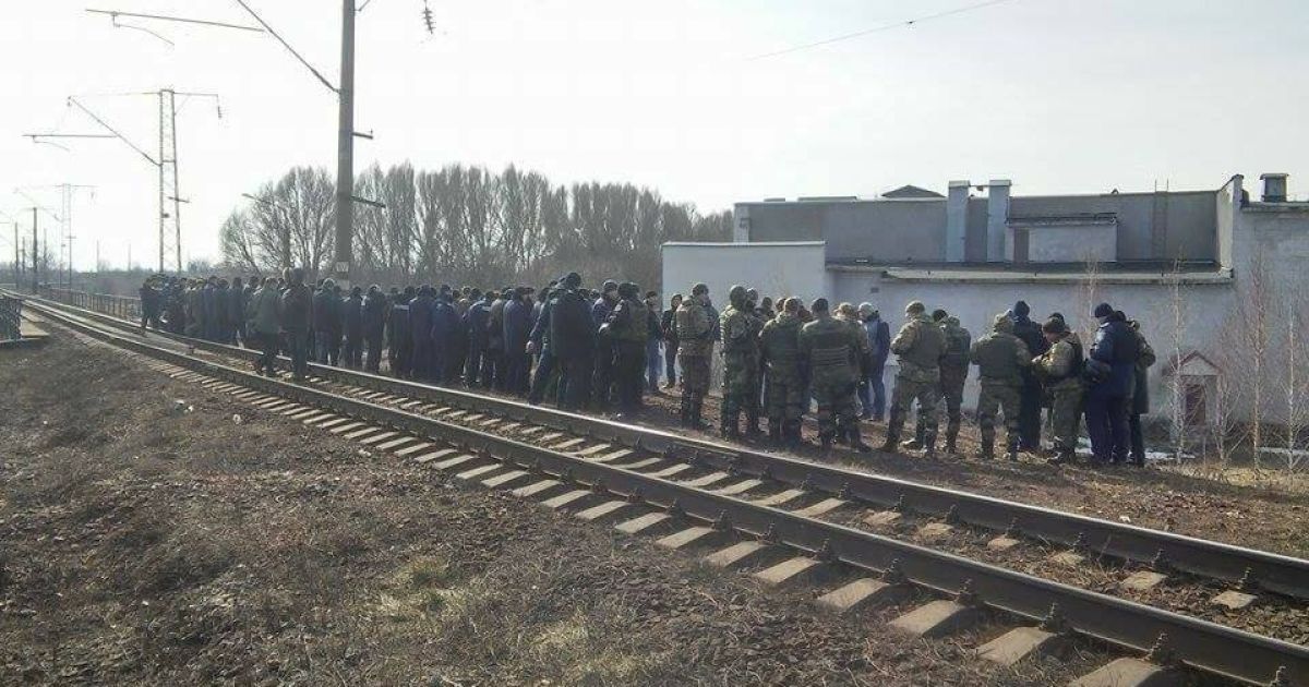 На 40-й день блокування торгівлі з окупованим Донбасом активісти перекрили рух поїздів до Росії