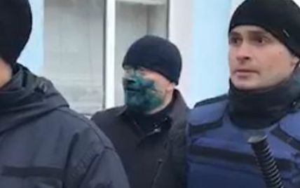 Поліція оголосила підозру чоловіку, який облив Вілкула зеленкою у Бердянську