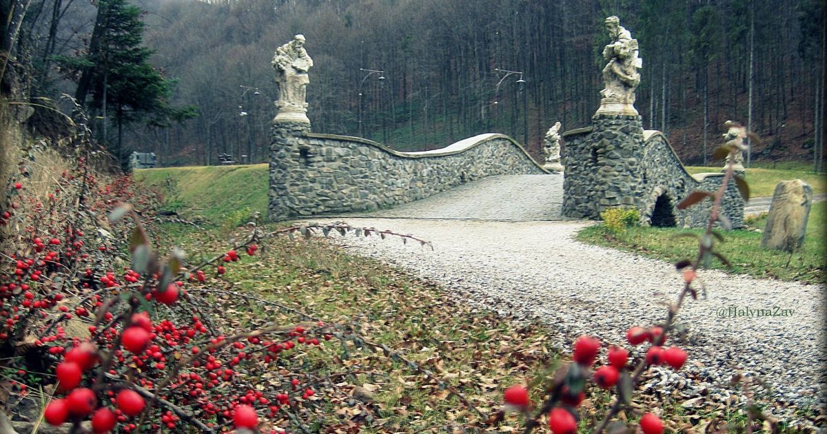 Аллегорический парк Шенборна: живой календарь друидов, мост Евангелистов и остров Австро-Венгрии