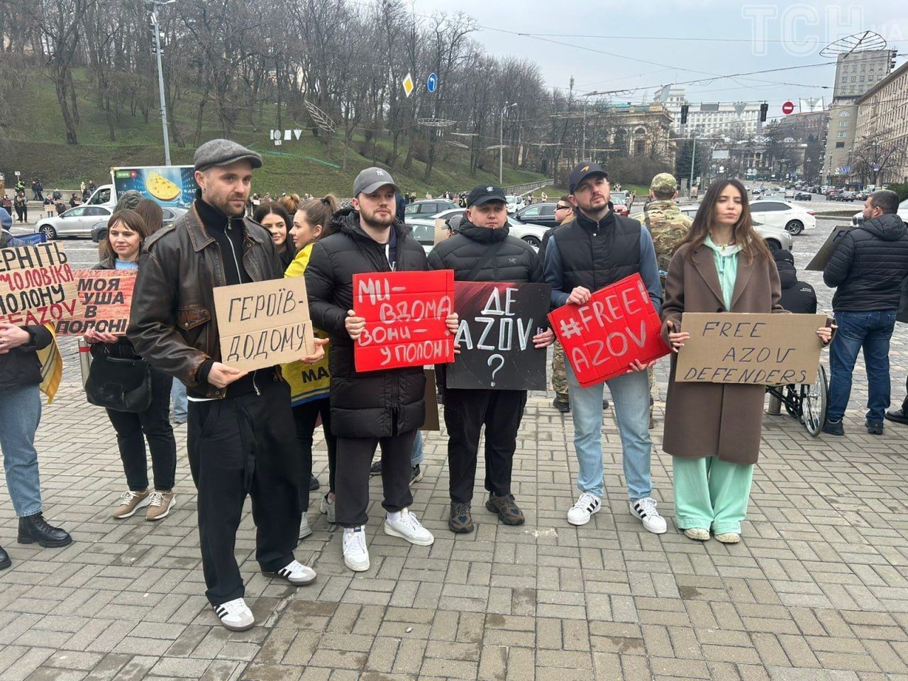 Дорофеева и Кацурин на акции поддержки военных пленных / © ТСН