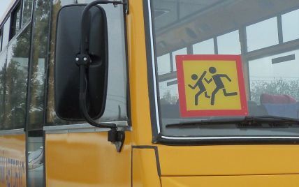 На Сумщині військова вантажівка протаранила шкільний автобус – травмовані 11 дітей