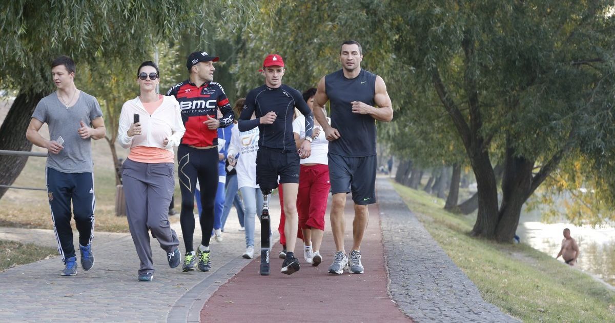 Брати Клички на ранковій зарядці / © УНІАН