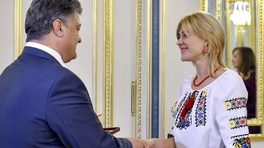 Порошенко нагороджує вчителів_01 / © Сайт президента Украины