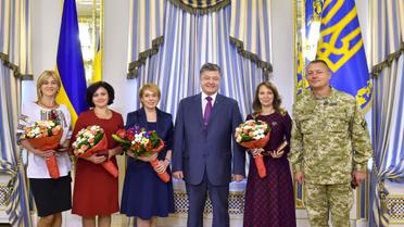 Порошенко нагороджує вчителів_04 / © Сайт президента Украины