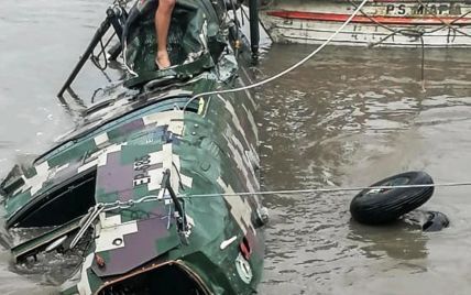У Перу п'ятеро військових загинули внаслідок падіння вертольота в річку: фото
