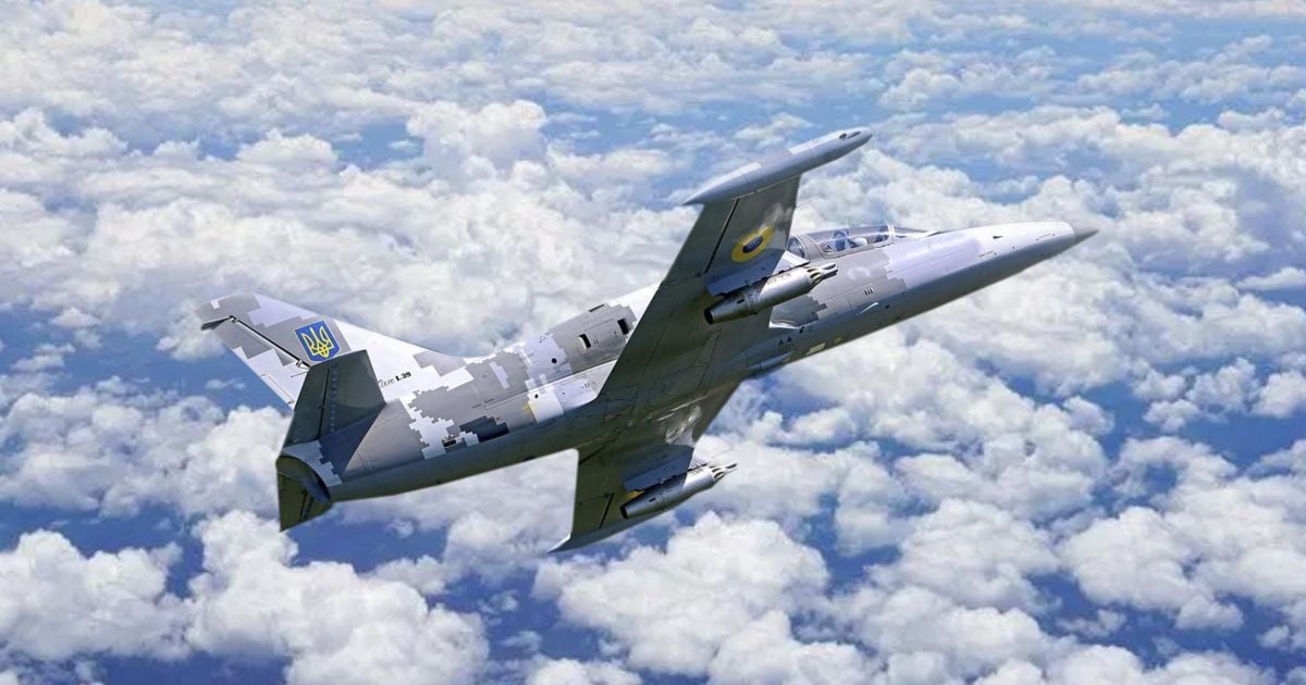 На Харьковщине упал учебный военный самолет