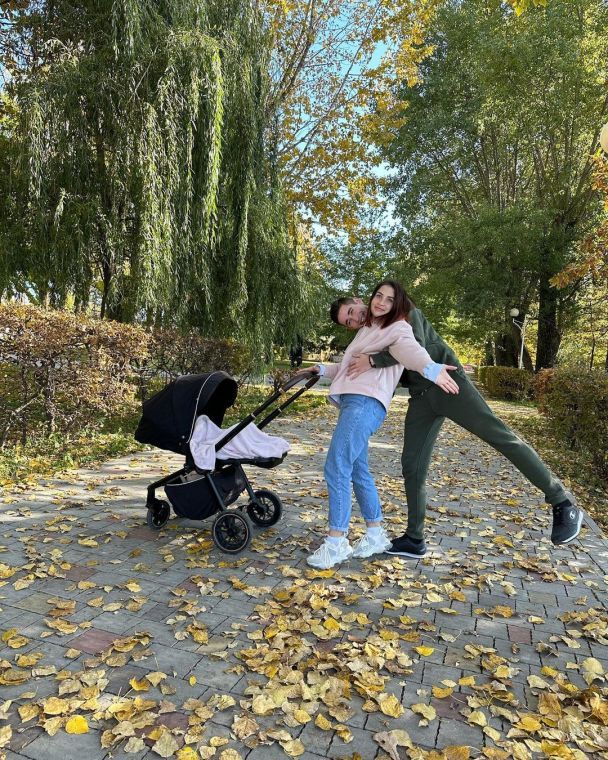 Роман Сасанчин с супругой / © instagram.com/annavi_i