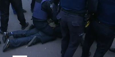 Драка под Апелляционным судом: в Киеве избирают меру пресечения подозреваемым в убийстве милиционеров