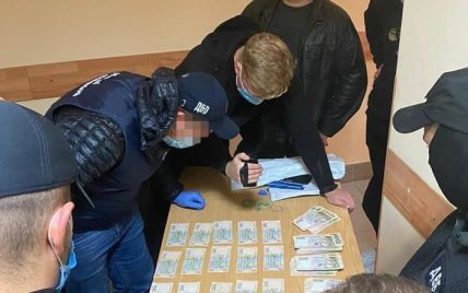Чиновник Нацполиции в Киевской области разоблачен на взятке в 500 тысяч гривен: появилось видео