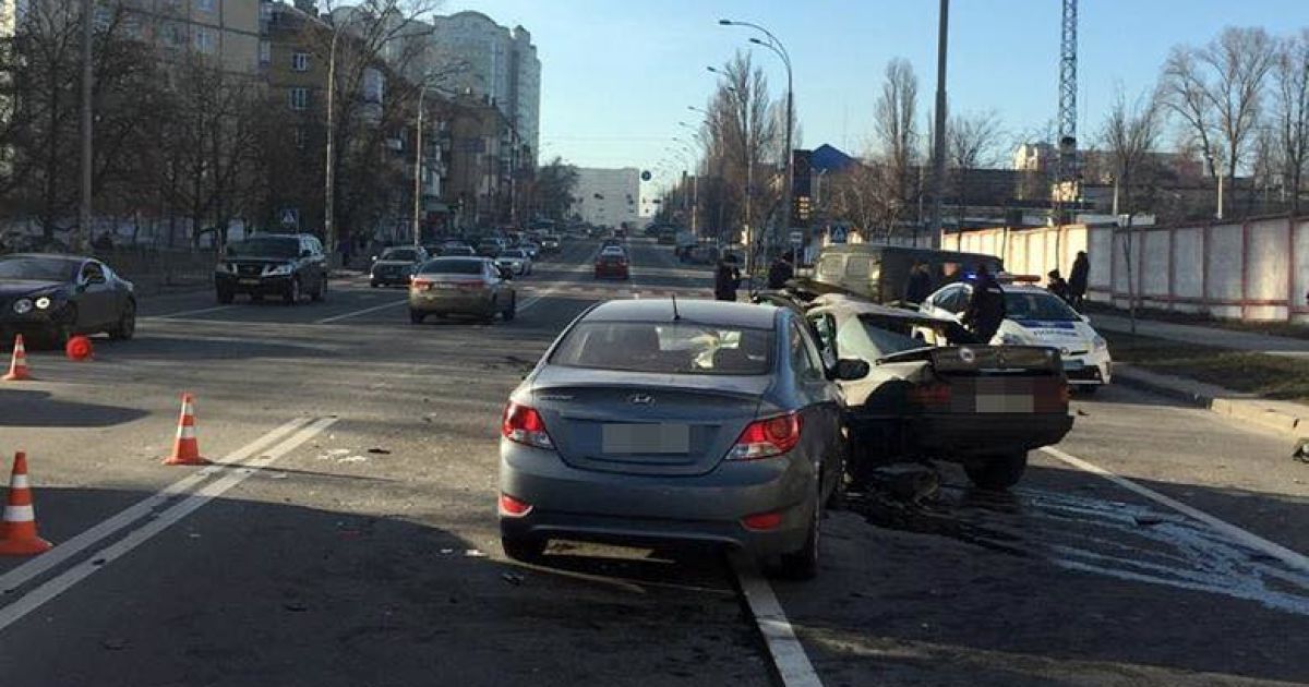 Тройное ДТП с погибшим в Киеве вызвал водитель, который не уступил дорогу