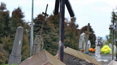 У Польщі націоналісти поглумилися над надгробним пам’ятником вояка УПА - ЗМІ_8 / © portalprzemyski.pl