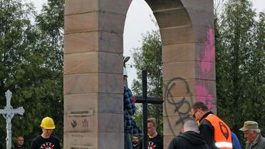 У Польщі націоналісти поглумилися над надгробним пам’ятником вояка УПА - ЗМІ_7 / © portalprzemyski.pl