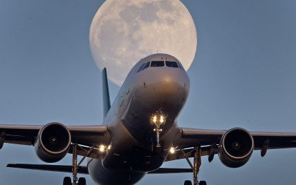 Екзотичний рейс: австралійська авіакомпанія починає продаж квитків на політ до Супермісяця