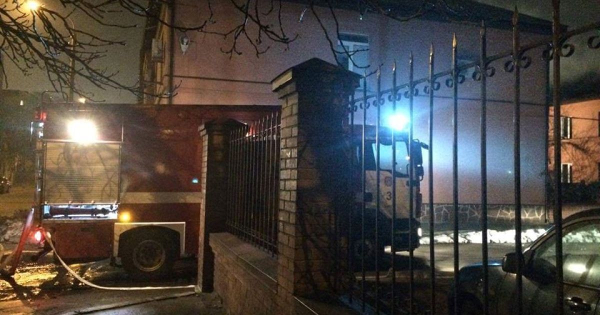 Небезпечну підземну пожежу в центрі Києва ліквідували