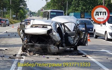 На окраине Киева Volkswagen на скорости врезался в Lanos: погибла девушка, ехавшая на свадьбу - СМИ