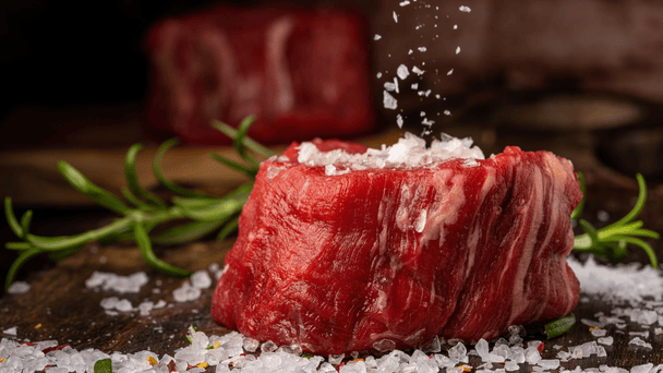 Сколько хранится мясо в морозильной камере: эксперты рассказали, через какое время оно теряет свои вкусовые и полезные свойства