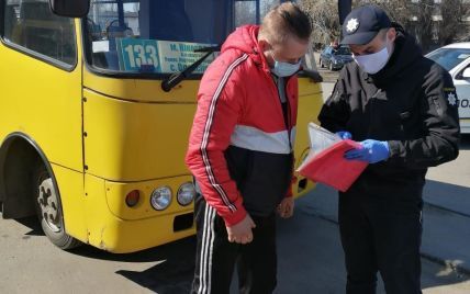 Лише по 10 та з перепусками: кого пускають у громадський транспорт Києва на карантині