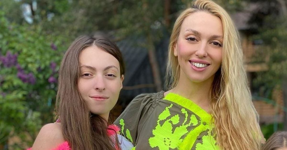 Оля Полякова с дочками