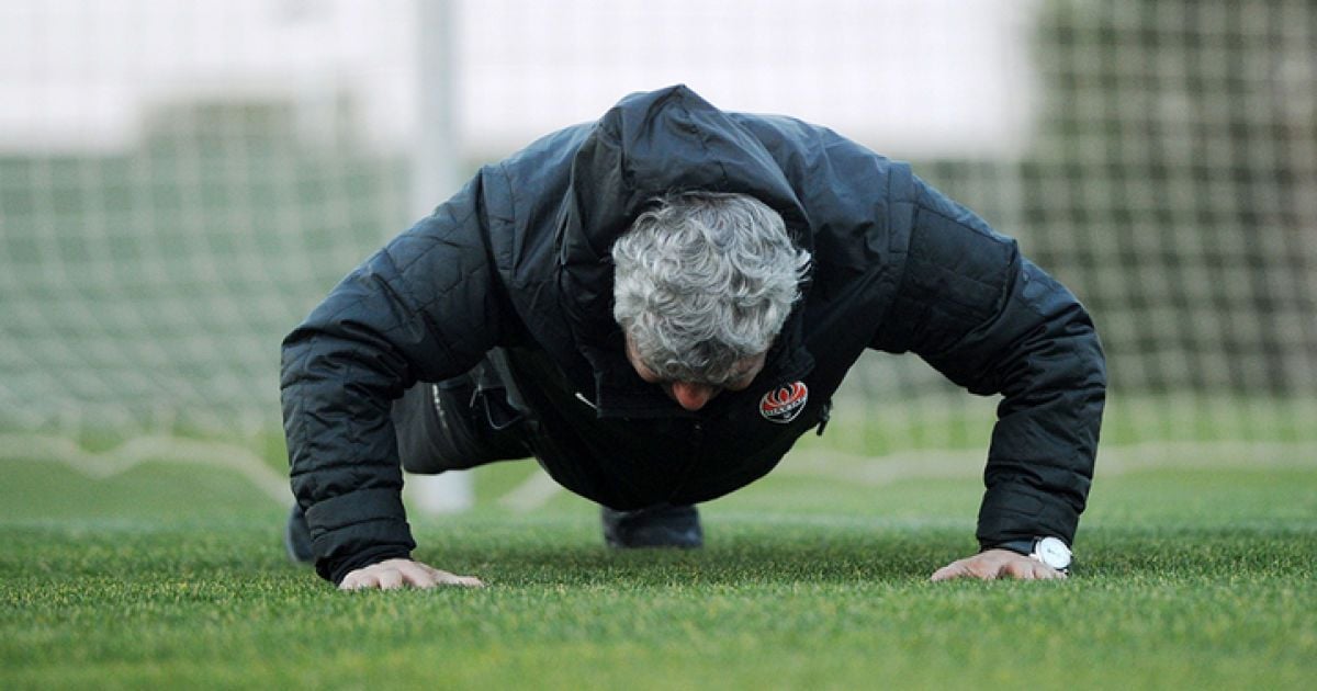 Луческу показал, как отжимается.