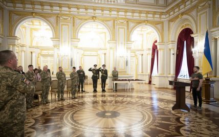 Зеленский вручил награды героям Украины и семьям погибших военных