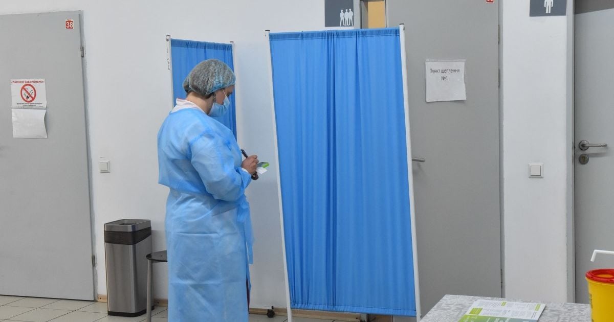 Вакцинация от коронавируса: две дозы прививки получили уже более 13 млн украинцев