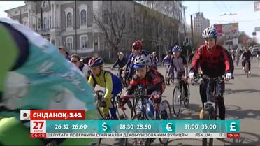 Велопробіг із патрульними у Львові та найкрасивіша дівчина Черкас - новини міст