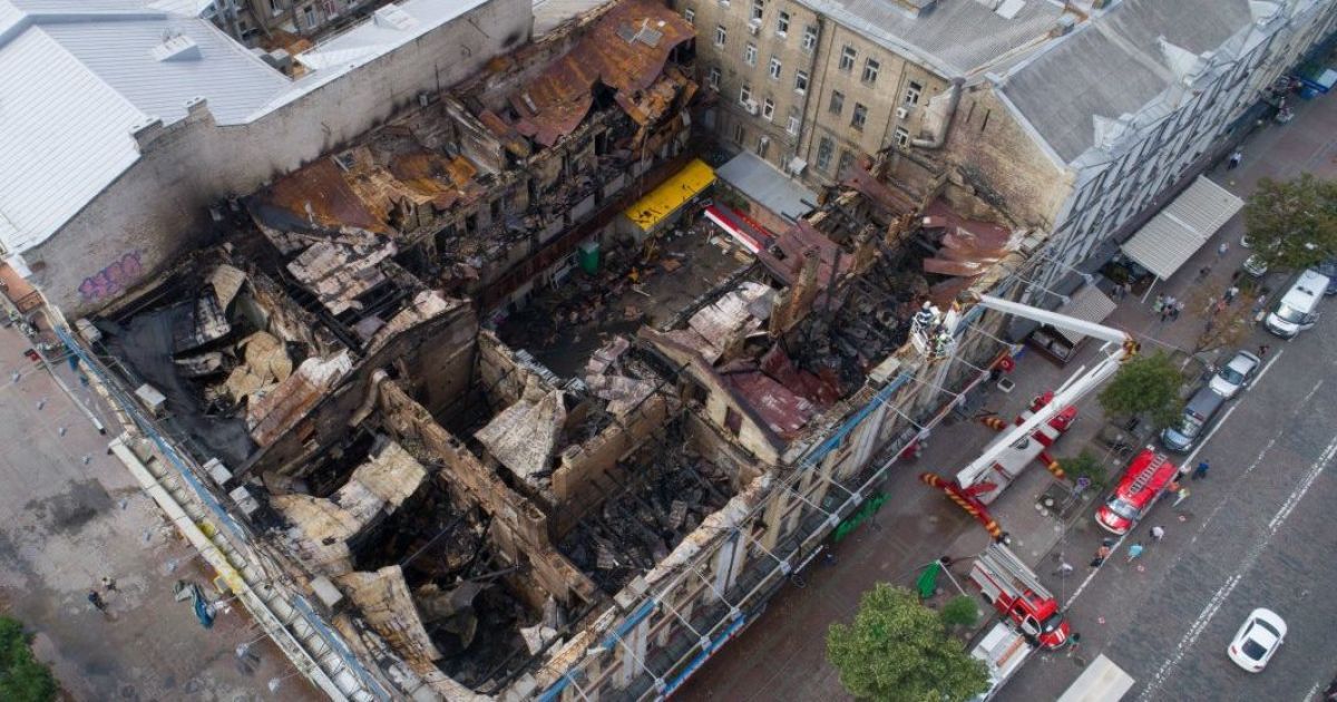 Двое экс-нардепов Киевсовета открестились от сгоревшего здания на Крещатике