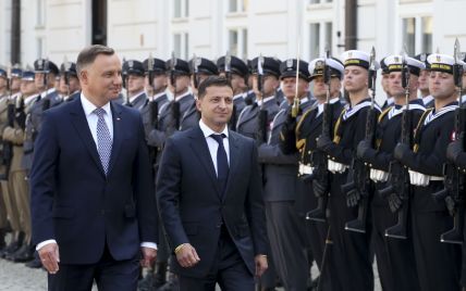 Зеленський пообіцяв дозволити ексгумацію польських поховань в Україні й хоче побудувати меморіал на кордоні