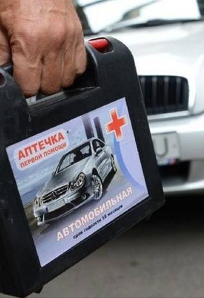 Що робити, якщо в машині немає аптечки