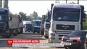 На Миколаївщині активісти продовжують блокувати дороги, бо гроші від уряду на їх ремонт так і не дійшли